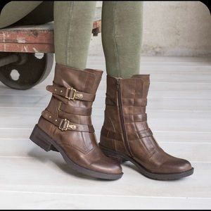 Never Worn- Brown BareTraps Booties